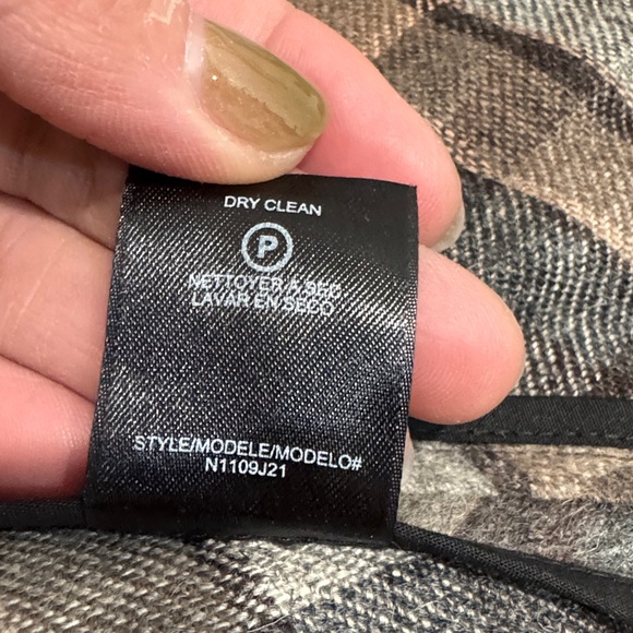 Robbi & Nikki Cape - Picture 11 of 11